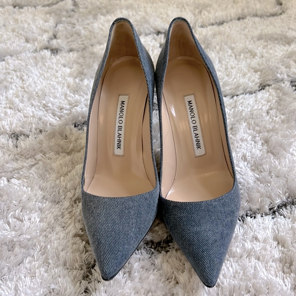 Manolo Blahnik Blue Denim BB 105 Pointed Toe Pumps/heels